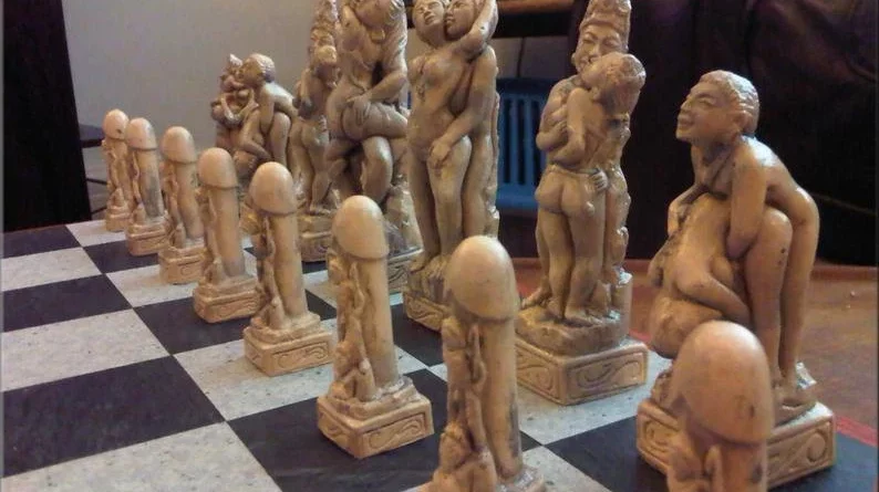 Un plug anal pour tricher aux échecs !
